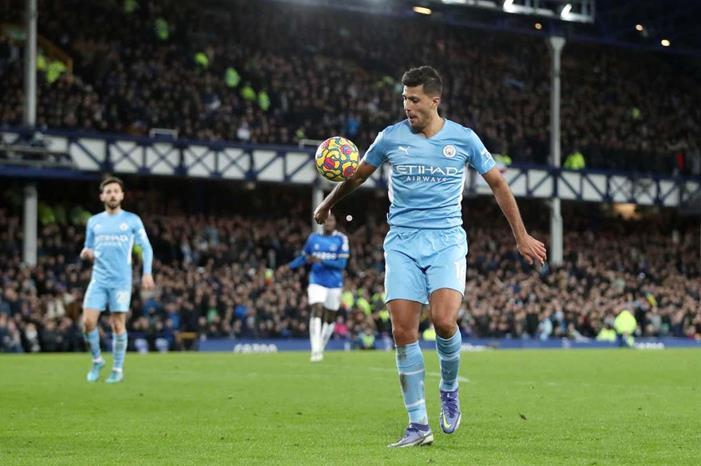 Rodri_handball_shout_Man_City_2021-22