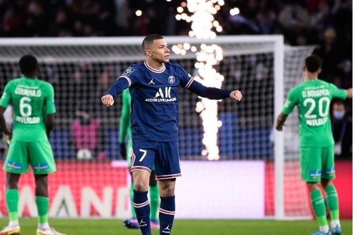 مبابي يقود سان جيرمان للفوز على سانت بالدوري الفرنسي 621aa1c742360431754d8274