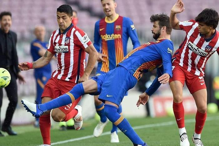 الكشف عن حكم قمة برشلونة ضد أتلتيكو مدريد بالليغا 3776274-000_99K3LA