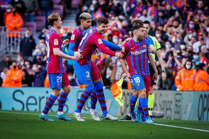 واقعة مباراة أتلتيكو تهدد بتغريم برشلونة FK7dy9-XMAQVxXX