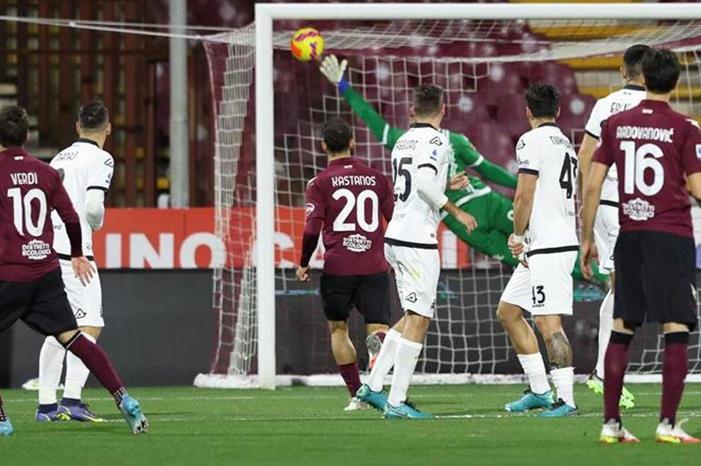 تعادل ساليرنيتانا وسبيزيا بالكالتشيو c52692ecad971700775bb1eeddbd2f9c_1200x675