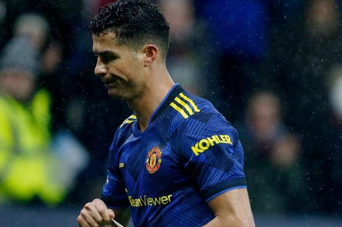 فيديو يظهر غضب كريستيانو رونالدو بعد تعادل مانشستر يونايتد مع بيرنلي cr7-2