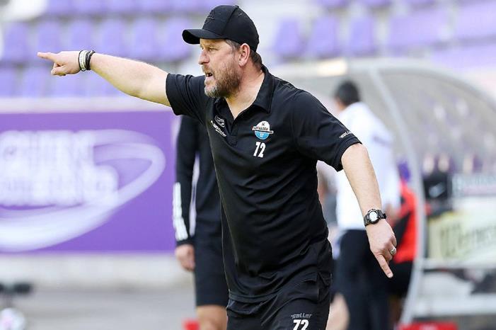 تعافي مدرب كولن من فيروس كورونا nk12