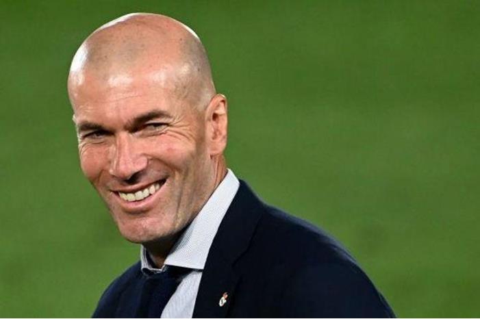 زيدان يفرض شرطا قبل العودة إلى ريال مدريد main_image63e73a7d4aa3f