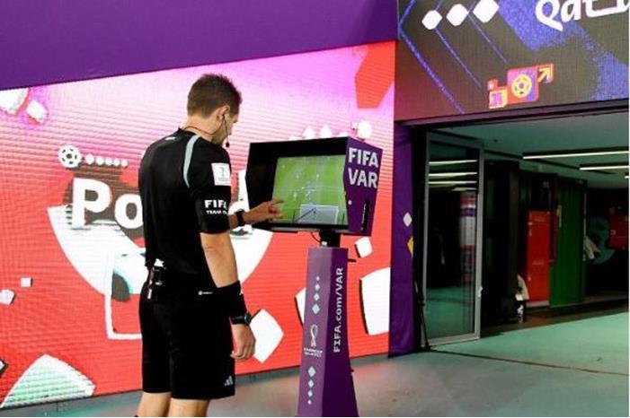 انفانتينو يعلن عن تطبيق نظام جديد لتقنية الـ VAR 1