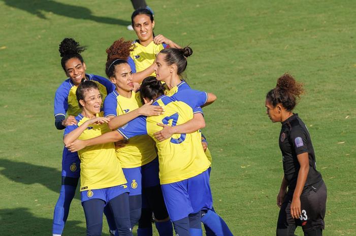 شاهد.. مشاجرة عنيفة بين لاعبات النصر واليمامة للسيدات احتفال لاعبات النصر بالفوز على الشباب