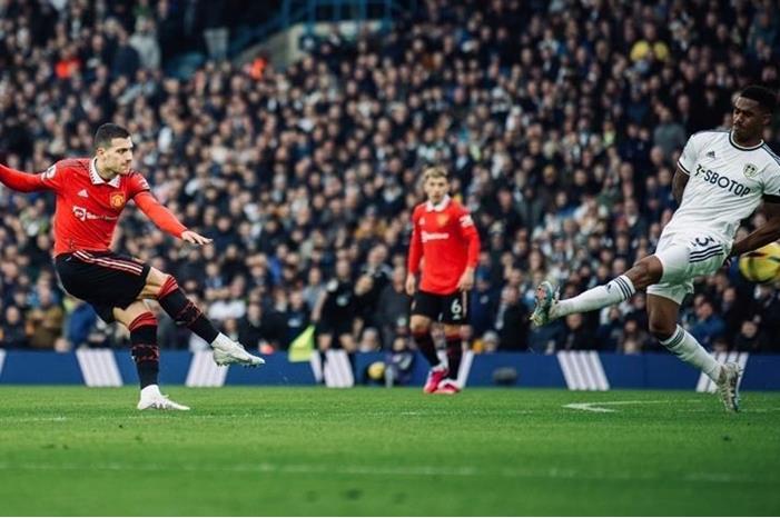 مان يونايتد يهزم ليدز بالدوري الإنجليزي 202321220538782N