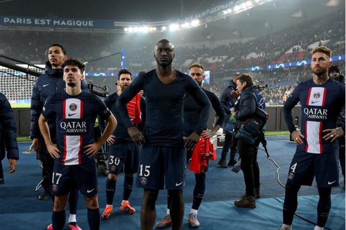 راموس يعتدي على مصور بعد الخسارة المخيبة أمام بايرن ميونخ (فيديو) 63ecacb34236045614711c19 (1)