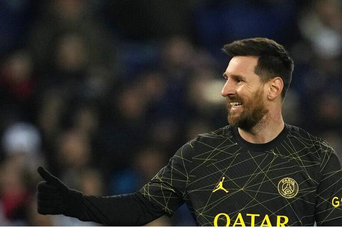 شاهد.. هل حسم الأمير الوليد بن طلال صفقة ميسي؟ 63d9f7d5423604315c0893ed