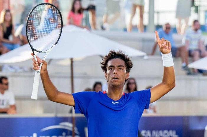 فوز تاريخي للاعب التنس شلباية 1676653410631