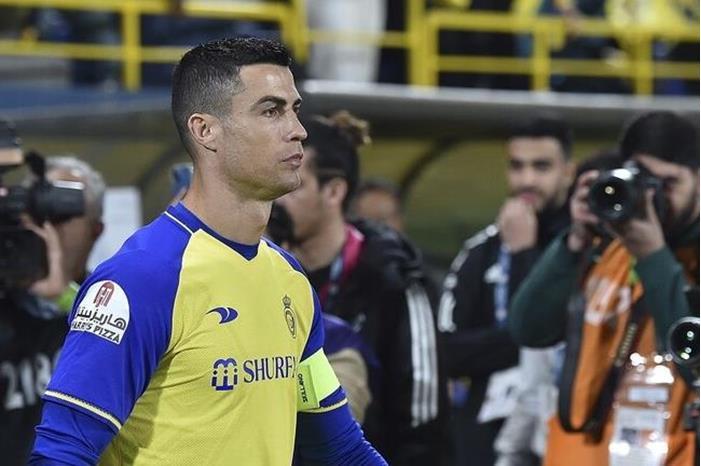 بطل العالم للملاكمة تايسون فيوري يهدد شقيقه بالبقاء في السعودية لتدريب رونالدو 63dbb03b4236044f114c012c