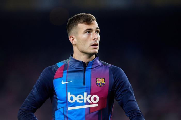 برشلونة على اعتاب تجديد عقد الحارس بينيا FWFuWgDWIAE6-Ah