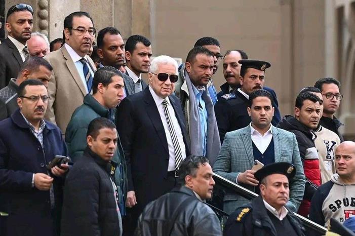 شاهد بالفيديو لحظة ترحيل مرتضى منصور الى السجن 333595684_3402934223279962_4297668844680105126_n