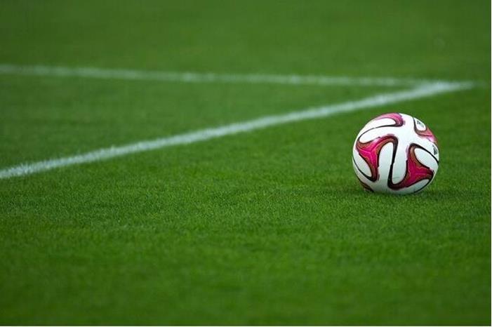 وفاة لاعب شاب أثناء مباراة لكرة قدم 63fcdf9b4c59b71afc6d9cd9