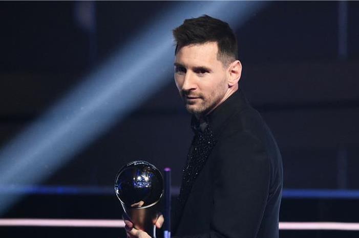حقيقة تحية ميسي ولابورتا في حفل الأفضل - صورة afp_20230227_20230227-afp_33a83y9_afp