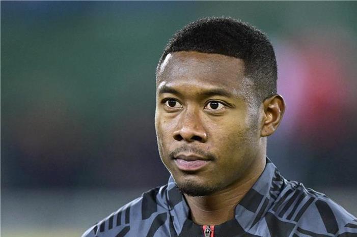 لماذا فضلت ميسي على بنزيما؟ ألابا يوضح epa_soccer_2022-09_2022-09-25_2022-09-25-10206288_epa