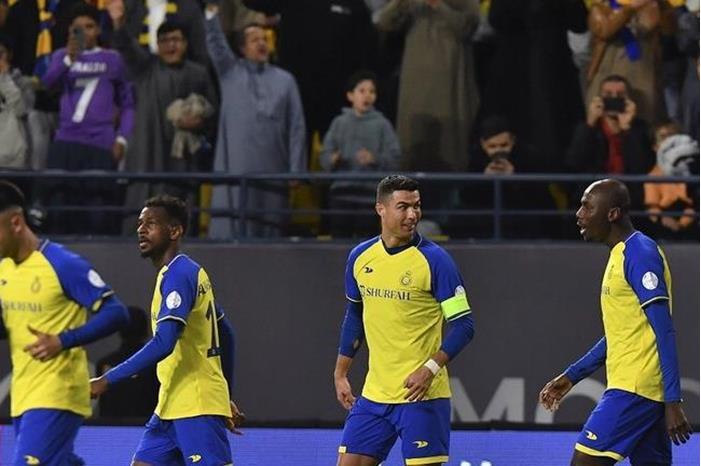 شاهد.. رونالدو ينقذ النصر بأول أهدافه بقميص "العالمي" 63dd41c742360467ea390318