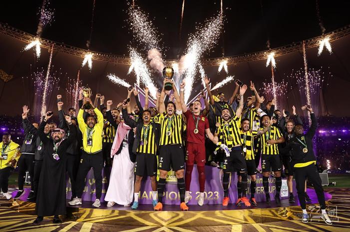 احتفال-الاتحاد-بالتتويج-بكأس-السوبر-السعودي-2023