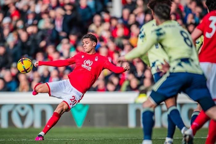 نوتنغهام يفوز على ليدز بالدوري الإنجليزي 2023252131221J0