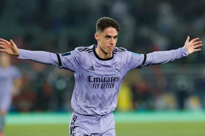 من هو أريباس جوهرة ريال مدريد الجديدة؟ 5