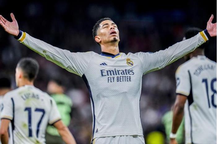 ريال مدريد يكتسح جيرونا ويقطع خطوة هامة نحو اللقب 65c7d3904c59b724d53dfa0b (1)