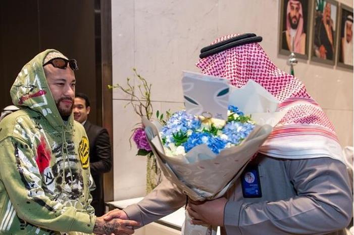 شاهد.. لحظة هبوط طائرة نيمار في العاصمة السعودية الرياض 65ca97d54c59b749c93ea6da