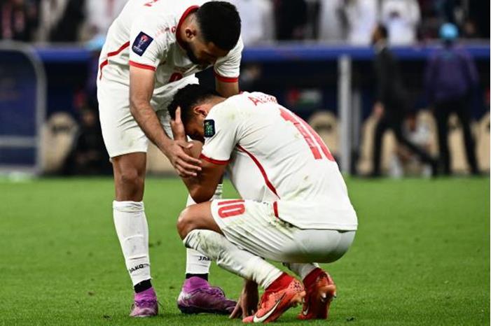 كشف تفاصيل إصابة نجم النشامى وفترة غيابه عن الملاعب jGcNqC5yGcdPmNf9cIJrGKW2Tz3vxYfP6o1ASg9R