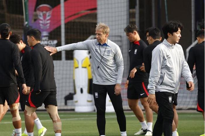 سبب إقالة يورغن كلينسمان من تدريب كوريا الجنوبية 65cf34244236043057270a86