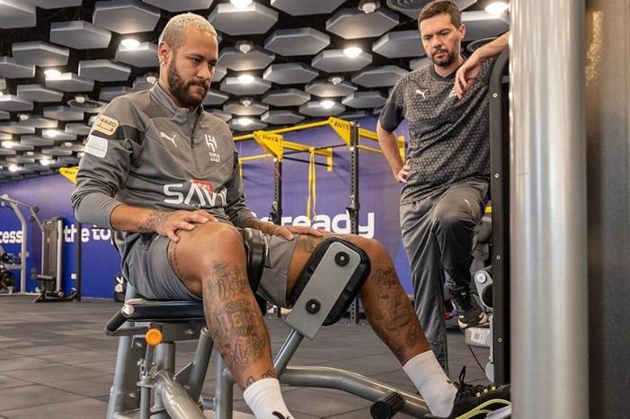 نيمار يبدأ المرحلة الثالثة من علاج الرباط الصليبي GGW671ZWQAAEfat