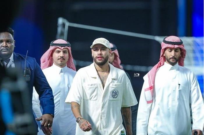 نيمار مهدد بعقوبة.. رد فعل البرازيلي أثناء مباراة الهلال (فيديو) 65d2647b4236044f5162abfb