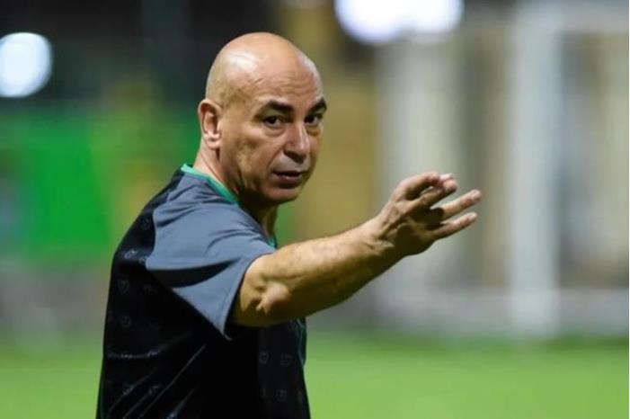 حسام حسن مدرب  الفراعنة  يتعرض لوعكة صحية مفاجئة 65d445dd4236043c1c4a8557