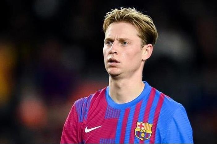 100-155020-dejong-barcelona-manutd-engagement_700x400