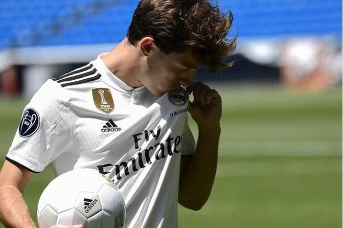 قميص  الميرينغي  الأغلى في العالم بـ200 مليون يورو 65bbea7642360440413fdf4c