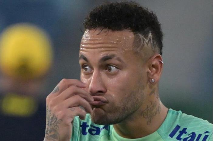 الهلال السعودي يبلغ نيمار بشأن عقده 65ddadad4236041901056fef