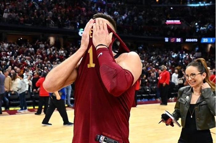 65df33de4c59b75f1f385a74