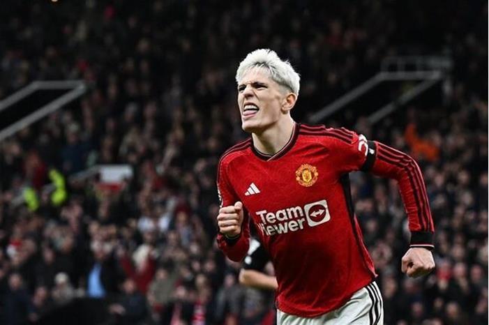 مانشستر يونايتد يكرم وفادة وست هام يونايتد بثلاثية 65bfccc74c59b7109f299b5e