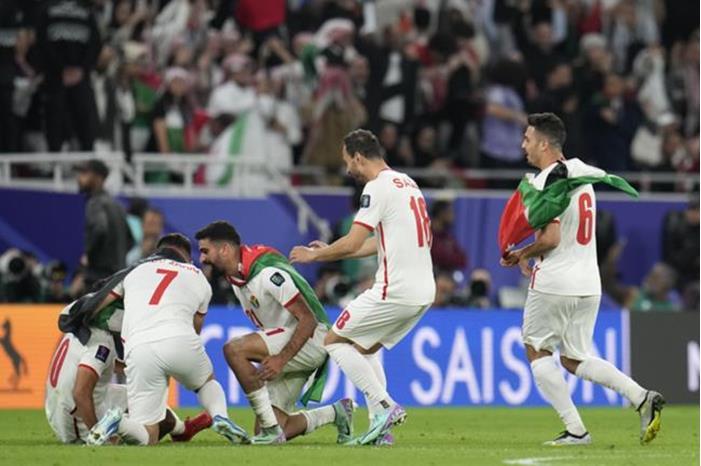 أمير سعودي يهنئ منتخب الأردن بطريقة مميزة بعد بلوغه نهائي كأس آسيا 65c37f75423604480e7e1f13