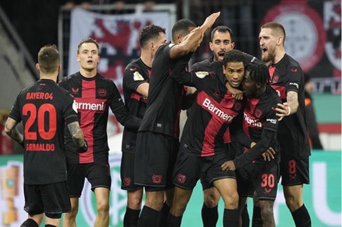 ليفركوزن يقلب الطاولة على شتوتغارت ويبلغ نصف النهائي 65c3a90f4c59b71c4912b224