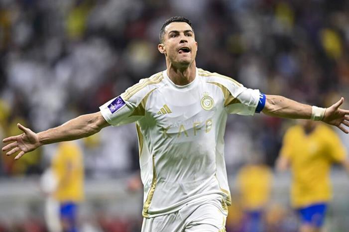 تفاصيل عقد رونالدو الجديد مع النصر وتحديد موعد الإعلان 67aad6714236041aa0533928 (1)