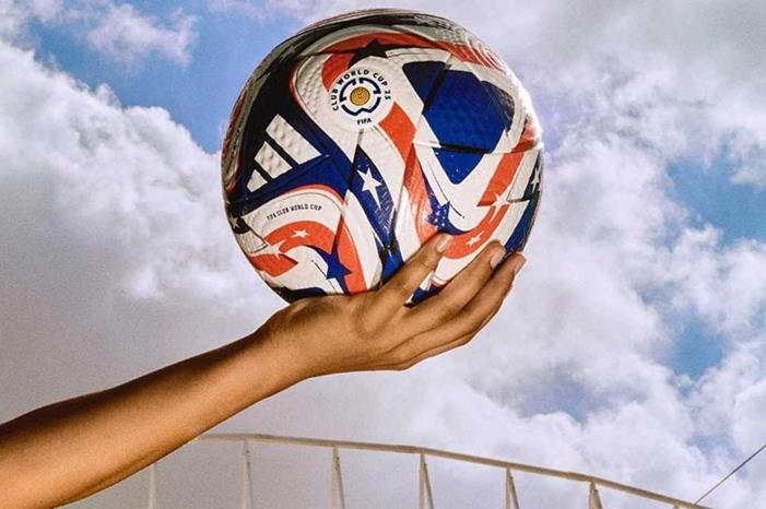 فيفا يكشف الكرة الرسمية لبطولة كأس العالم للأندية 2025 1738353678008img
