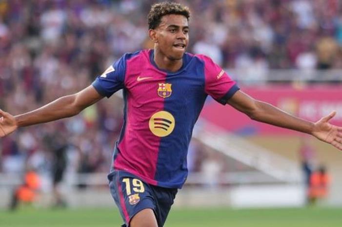 كشاف برشلونة: لامين يامال سيكون أقوى من ميسي لامين-يامال-برشلونة-3