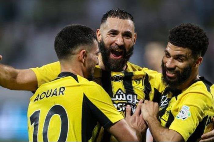 بنز-scaled-e1739702119697