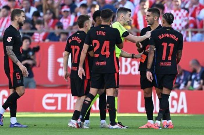 برشلونة يرفض المخاطرة بمدافعه كريستنسن GettyImages-2172170907-1-1-3-2