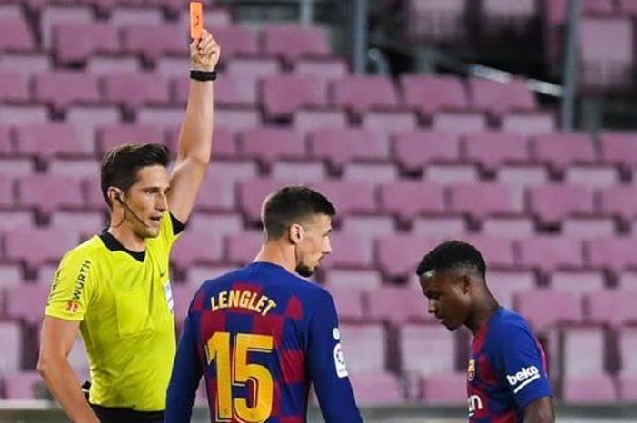 مونتيرو يقود مباراة برشلونة وأتلتيكو مدريد GettyImages-1255085845-1-2