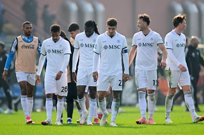 بخسارة مفاجئة أمام كومو.. نابولي يهدي إنتر الصدارة 967280