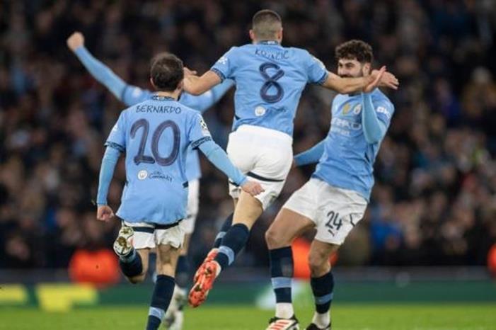 رسمياً..مانشستر سيتي يُعلن انضمام نيكو جونزاليس CITY-100