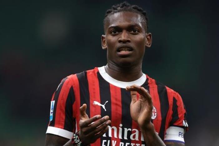 كونسيساو يُوبخ لياو: عليه فهم دوره في ميلان رافائيل-لياو-لياو