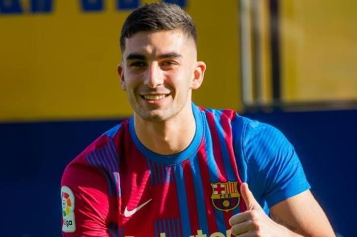 تقديم لاعب برشلونة الجديد فيران توريس
