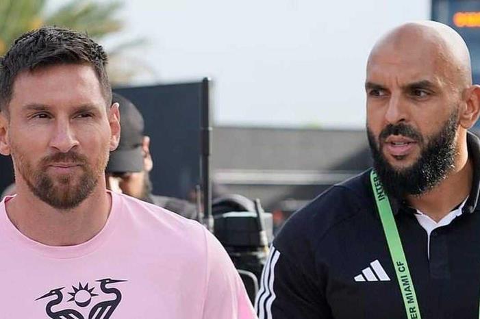 راتب بالملايين لياسين شيوكو حارس ميسي مقابل حمايته 54903b44cefcfa2d