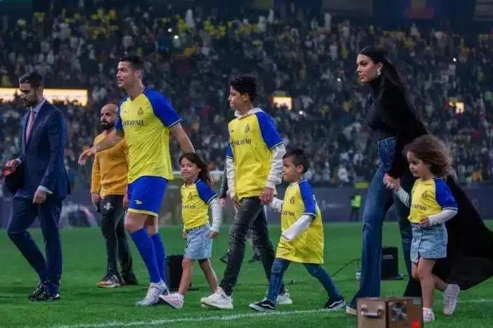 cb268f7d-9fa4-4b8c-b5dd-42b01c99c8f7